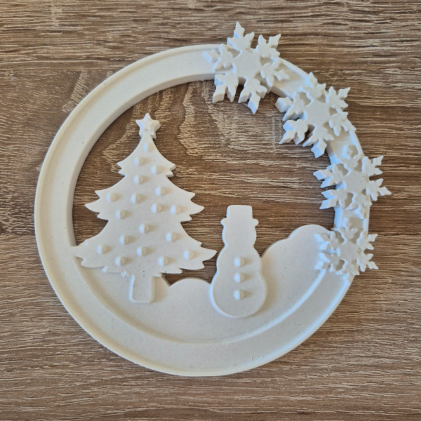 ornament_schneemann_mit_tannenbaum_und_schneeflocke