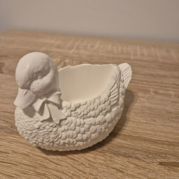 Ente aus Gips ohne Trockenblumen seitliche Ansicht