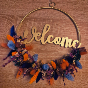 Welcome Metallring mit Trockenblumen am unteren teil des Rings