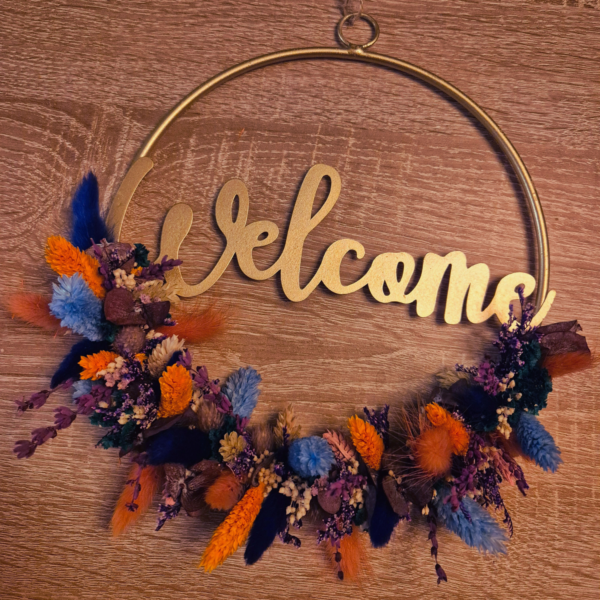 Welcome Metallring mit Trockenblumen am unteren teil des Rings
