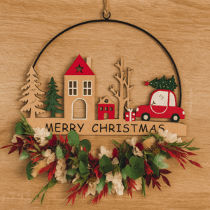 Loop mit Merry Christmas Holzschild in der Mitte und unten mit Trockenblumen bedeckt