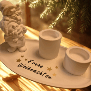 Set mit Schneemännern Figur und zwei Teelichthaltern und der Aufschrift Frohe Weihnachten