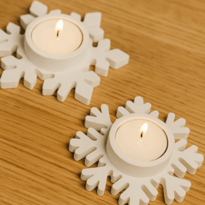 Teelichthalter in Form von Schneeflocken